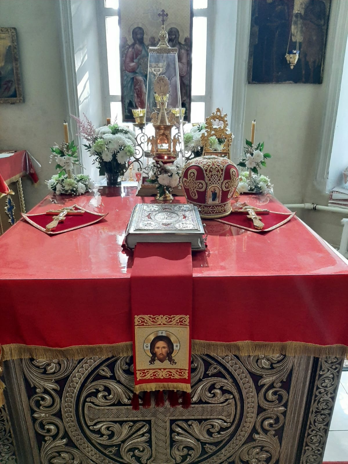 Архимандрит Владимир (Дяченко) возглавил Божественную литургию в Введенском храме, в пятницу Седмицы 7-ой по Пятидесятнице, в день памяти святого великомученика и целителя Пантелеимона.