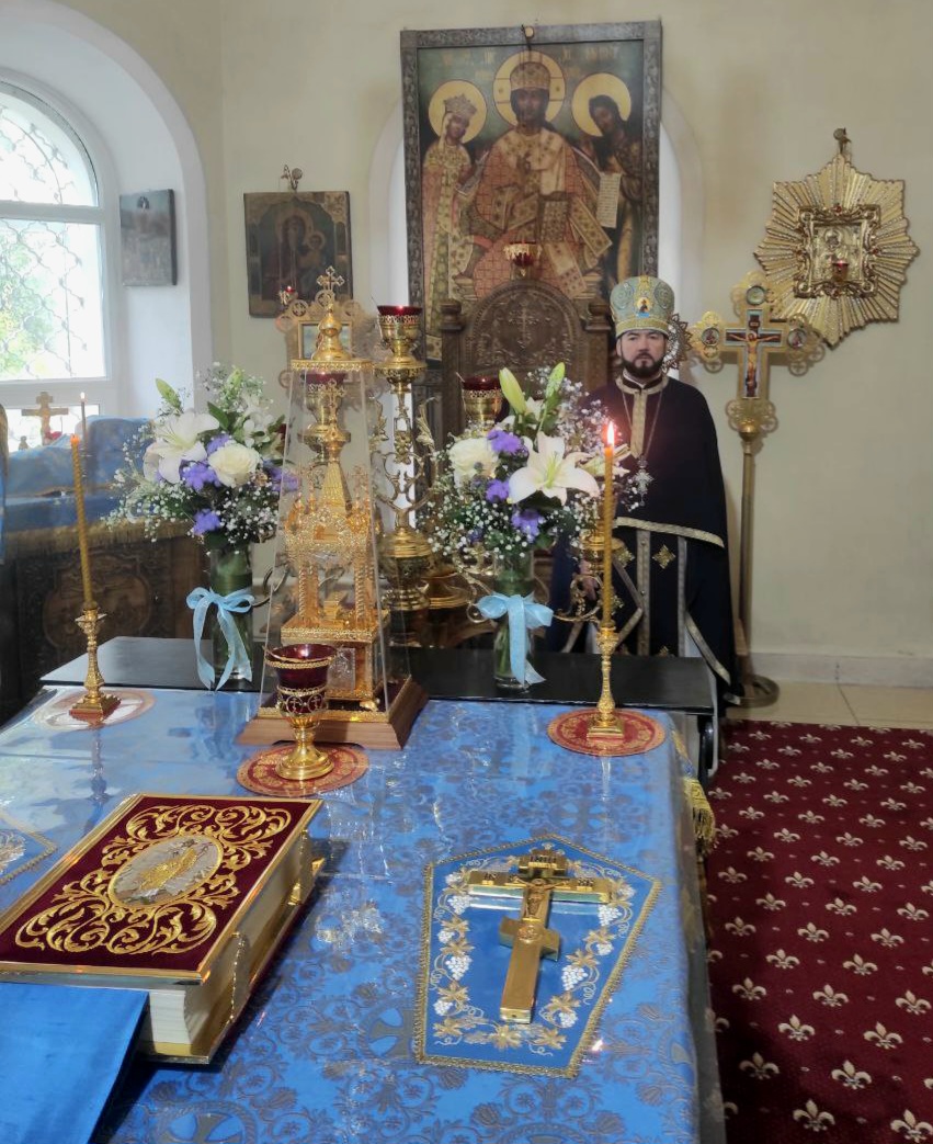 В праздник Успения Пресвятой Богородицы Архимандрит Владимир (Дяченко) совершил Божественную литургию в Введенском храме.