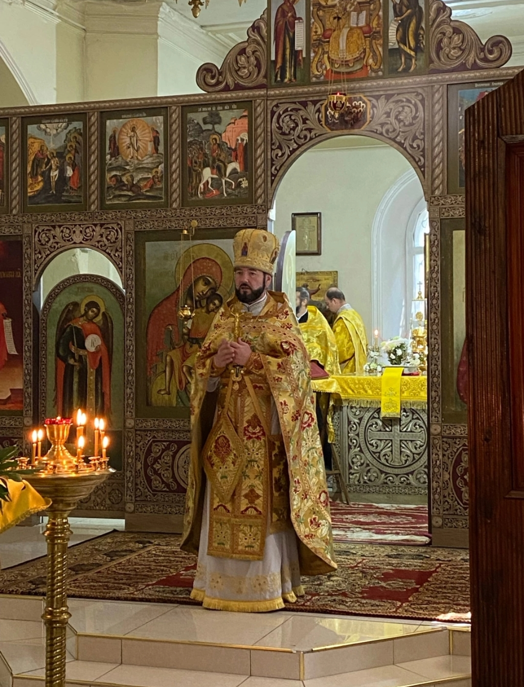 Архимандрит Владимир (Дяченко) возглавил Божественную литургию в Введенском храме, в Неделю 7-ю по Пятидесятнице.