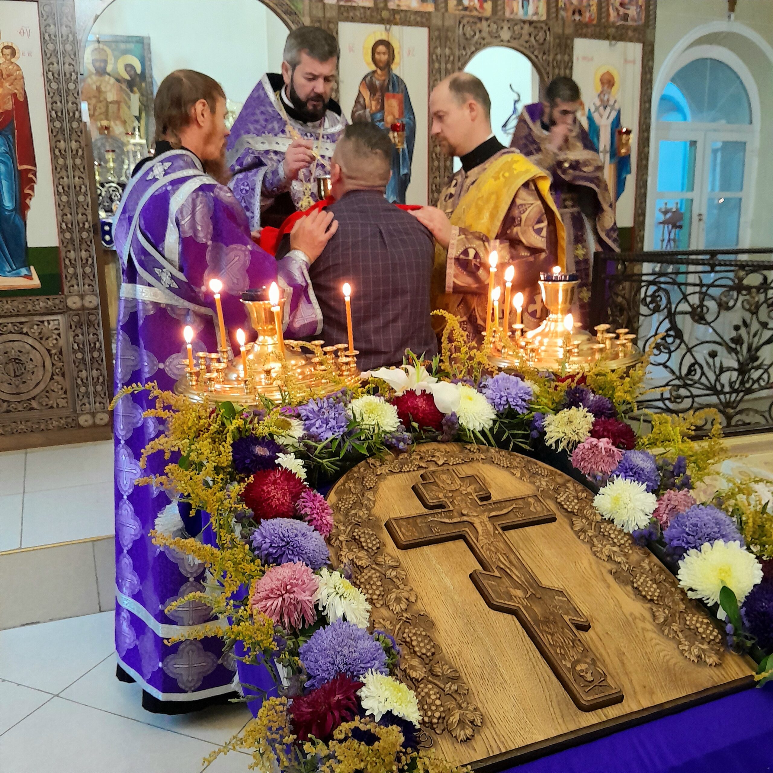 Божественная литургия в Введенском храме