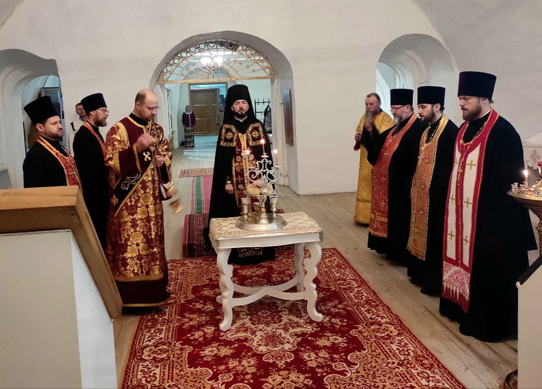 Всенощное бдение в Храме Рождества Пресвятой Богородицы в п. Подосиновец, накануне празднования дня памяти священномучеников Николая Поддьякова, Виктора Усова и Прокопия Попова, пресвитеров. 