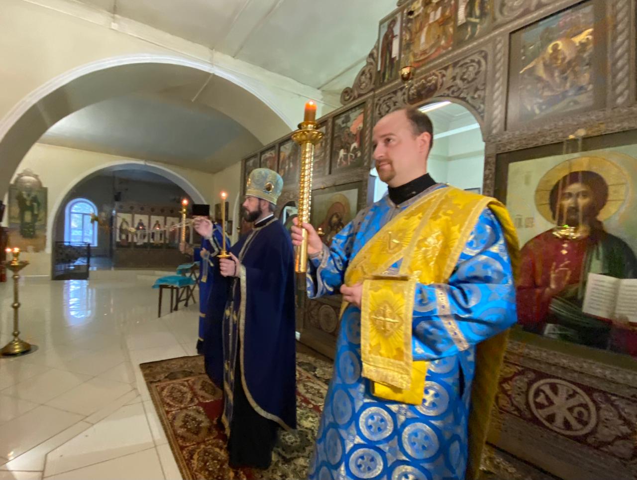 Всенощное бдение в канун дня празднования Покрова Пресвятой Богородицы.