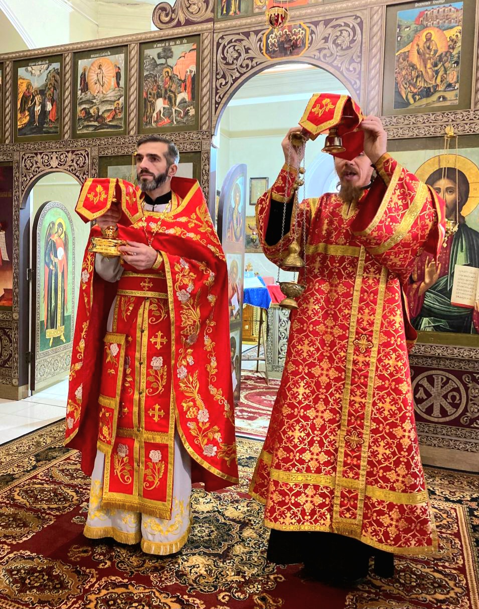 Божественная литургия в день памяти великомученика Димитрия Солунского. Введенский храм.