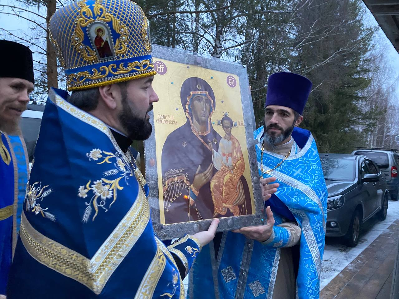 3 декабря 2024 года, в канун престольного праздника Введения во храм Пресвятой Богородицы, в Введенском храме торжественно встретили Смоленскую икону Божией Матери