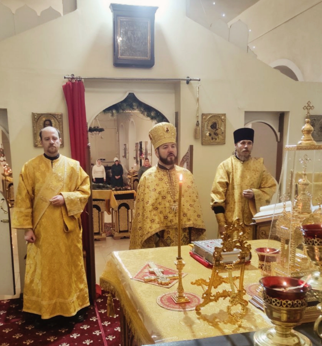 Божественная литургия была совершена в новогоднюю ночь в Введенском храме Северного благочиния Яранской епархии.