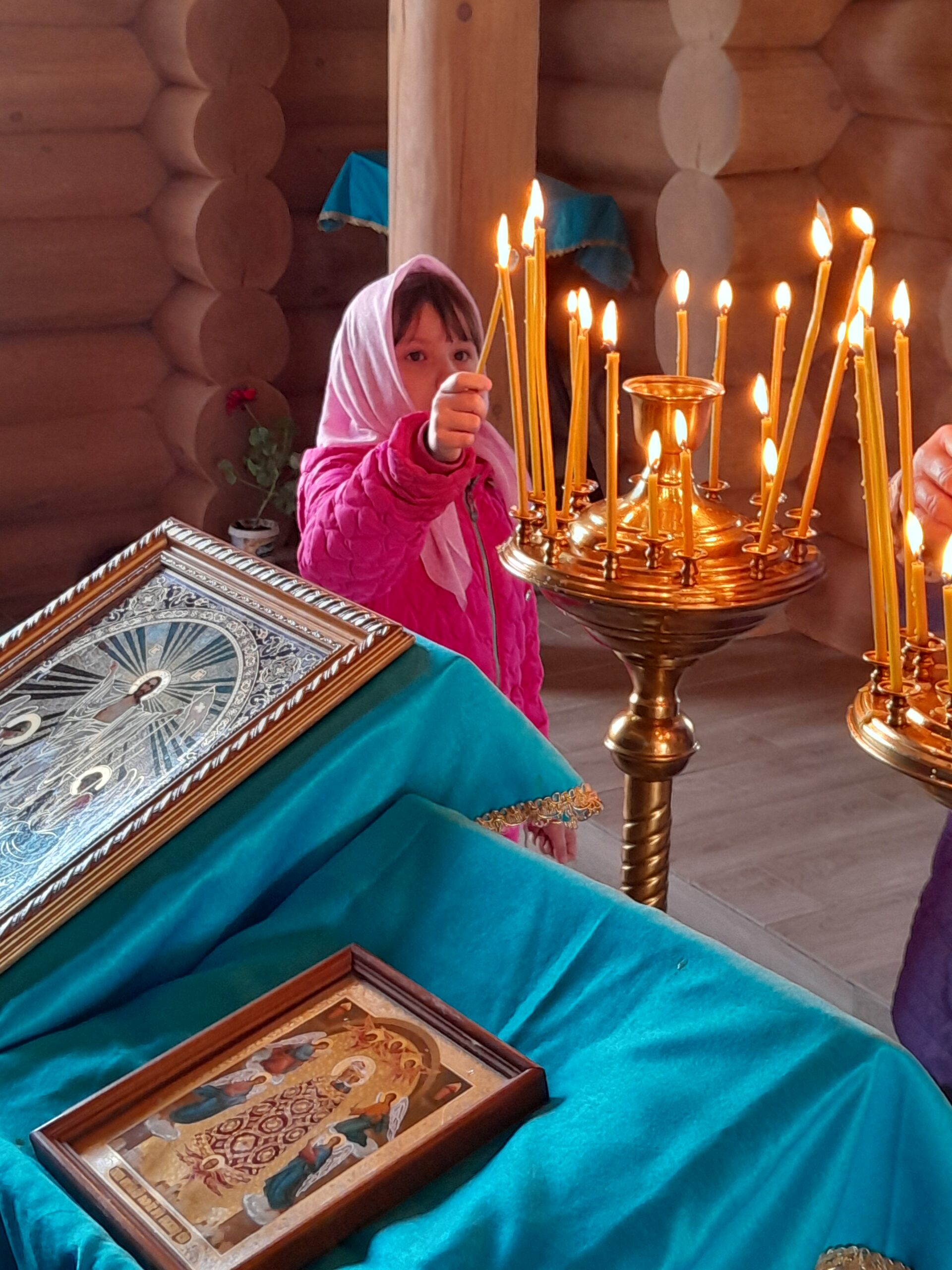МОЛЕБЕН НА НАЧАЛО НОВОГО УЧЕБНОГО ГОДА. ВОЗНЕСЛИ МОЛИТВЫ ОБ УЧАЩИХ И УЧАЩИХСЯ.