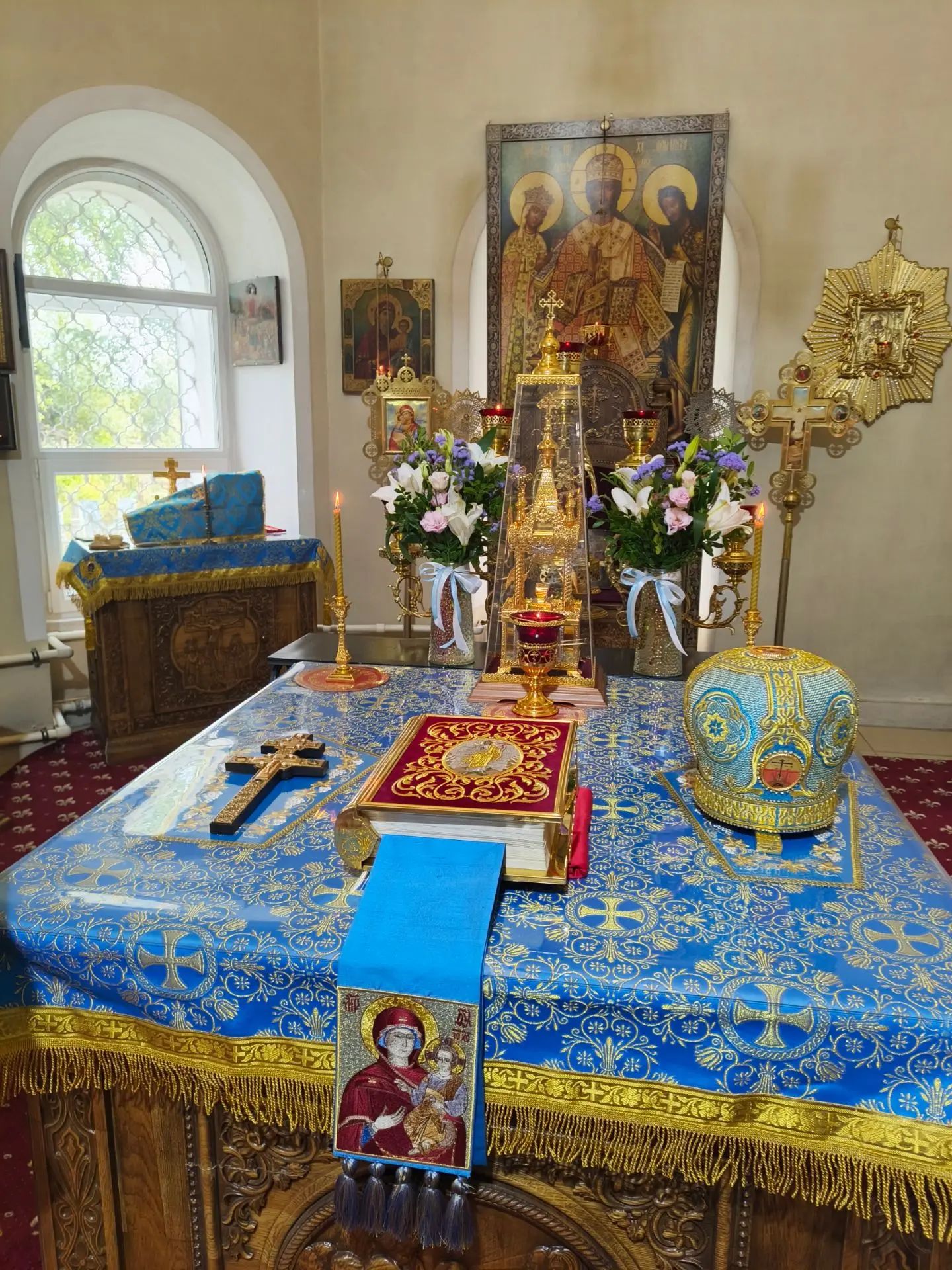 В день празднества в честь перенесения Нерукотворного Образа, совершаемое в попразднство Успения Пресвятой Богородицы в Введенском храме совершили Божественную литургию