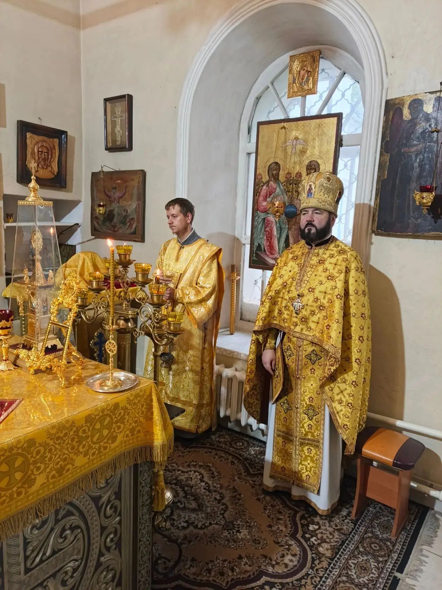 В Неделю 14-ю по Пятидесятнице архимандрит Владимир (Дяченко) возглавил Божественную литургию в Введенском храме