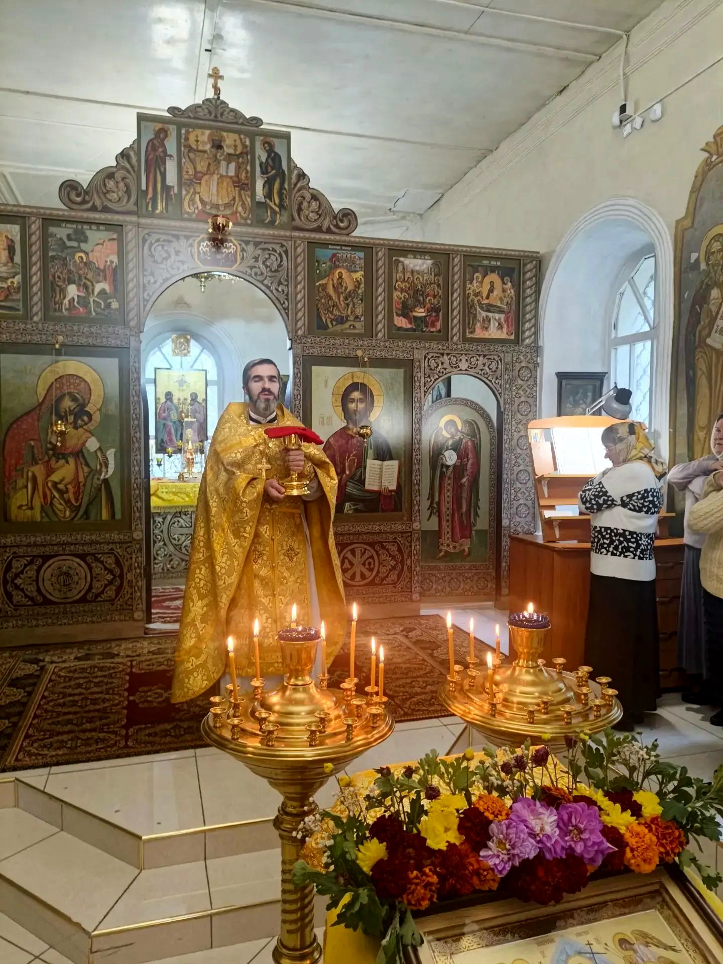 В Неделю 15-ю по Пятидесятнице в Введенском храме совершили Божественную литургию