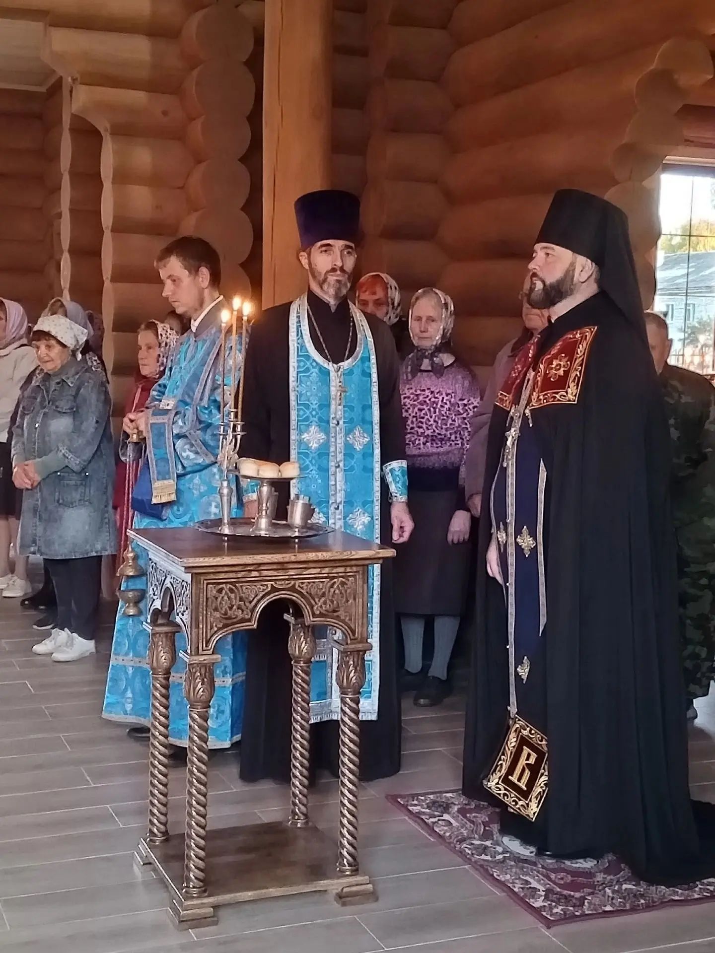 В канун Рождества Пресвятой Владычицы нашей Богородицы и Приснодевы Марии в Смоленском храме города Лузы совершили Всенощное бдение