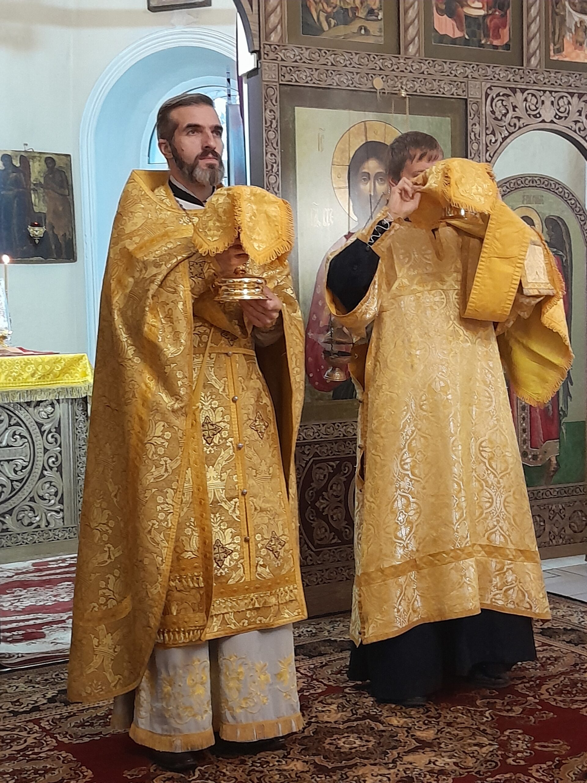 Неделя 20-я по Пятидесятнице: Божественная литургия и молебен в Введенском храме