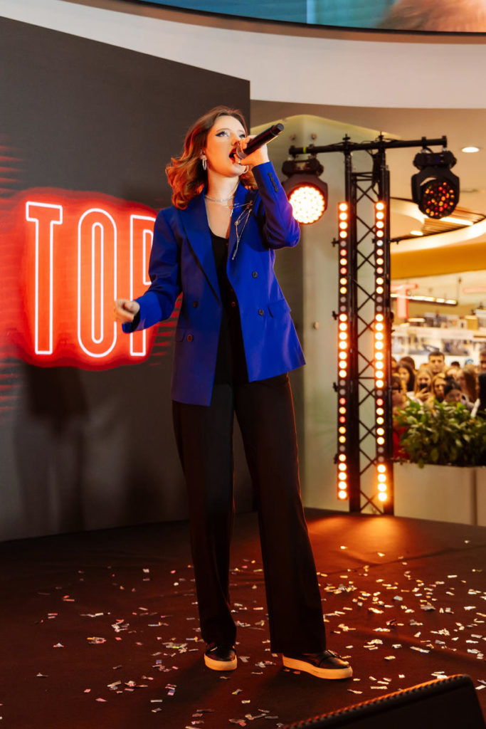 Angelika Agurbash's speech to the audience at the Shchelkovsky shopping mall