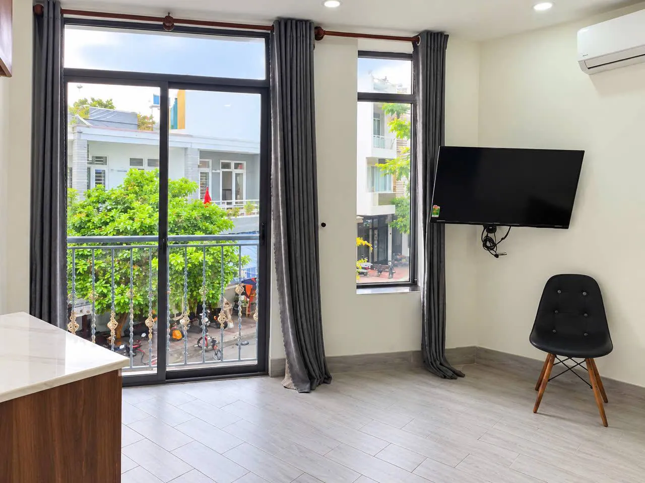 30 m² studio with balcony in Hà Quang 2