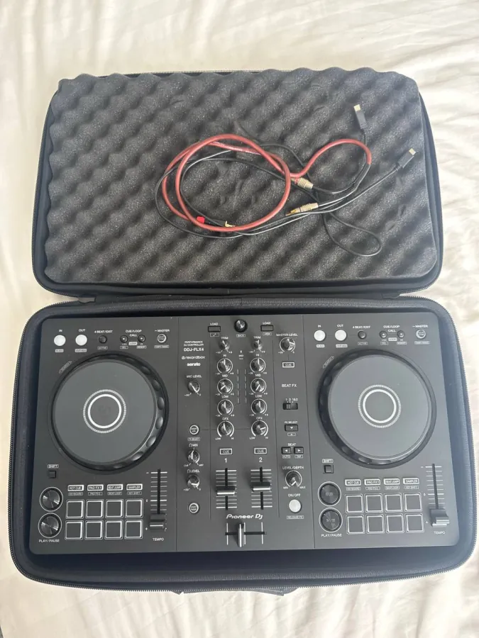 Pioneer DDJ-FLX4 DJ controller with case