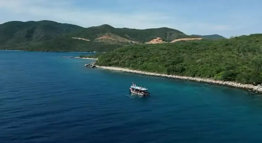 Boat trip to the southern islands with activities