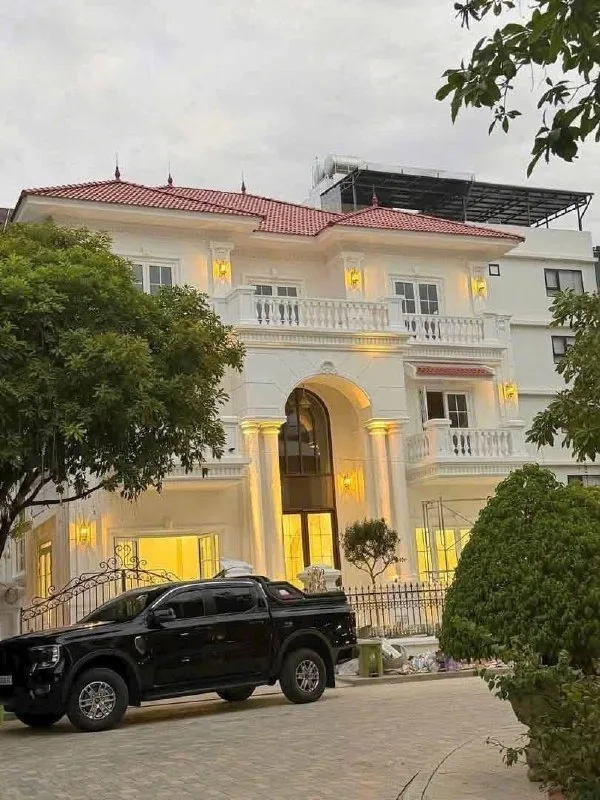 6-bedroom villa in VCN Phuoc Hai residential complex