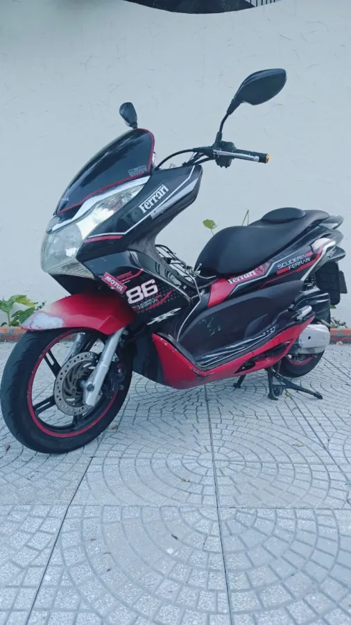 Honda PCX 125, 2014, màu sơn Ferrari độc đáo