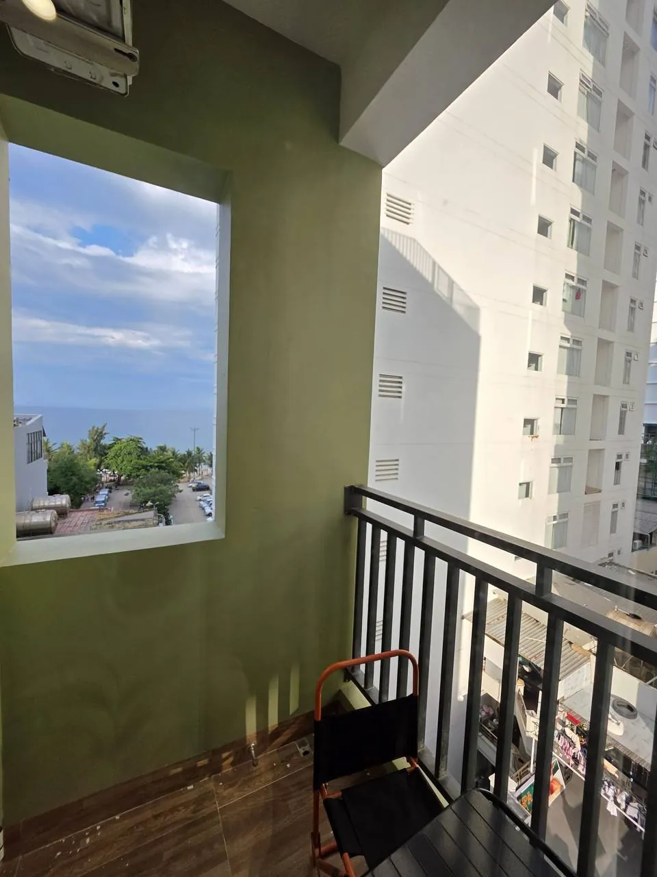 Căn hộ sát biển, nhìn ra đường Trần Phú