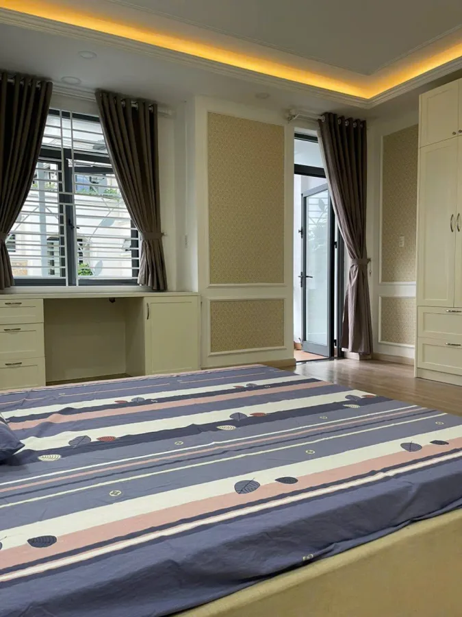Nhà 5 phòng ngủ trên đường Bùi Phùng