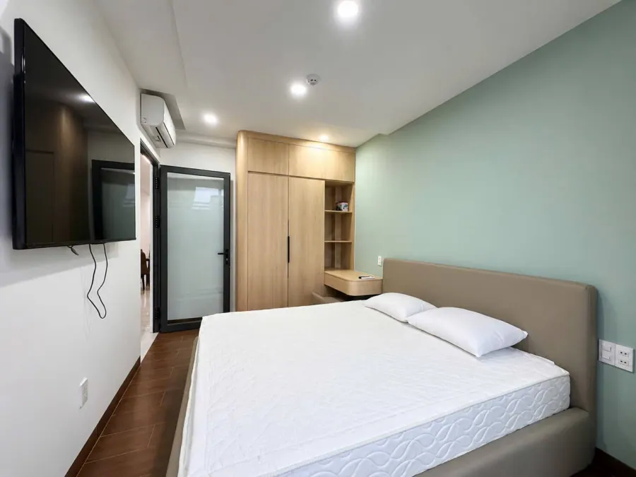 1-bedroom apartment with balcony on Trần Quý Cáp