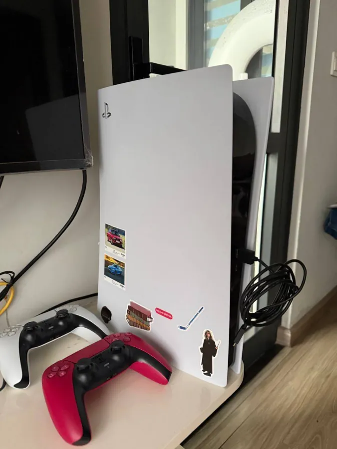 PlayStation 5 1 ТБ с двумя геймпадами