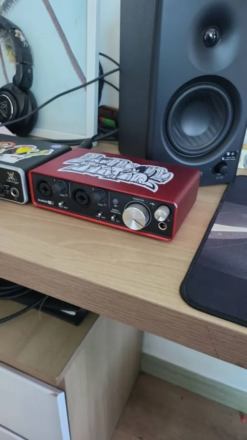 Аудиоинтерфейс Focusrite Scarlett 2i2 2nd Gen