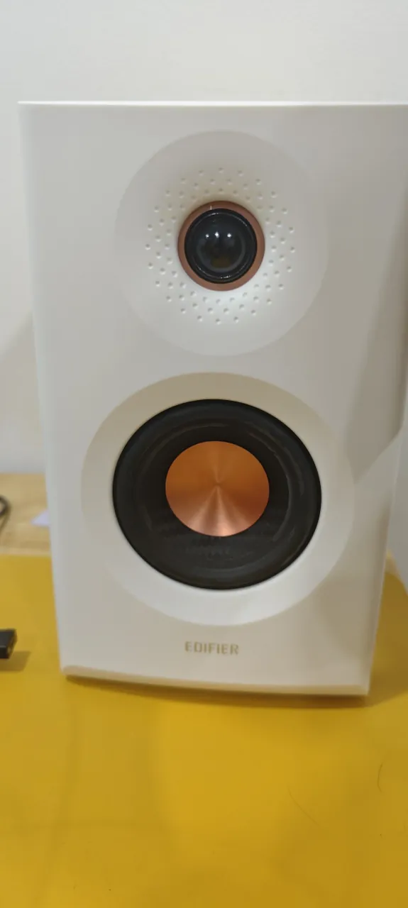 Edifier MR5 studio monitors