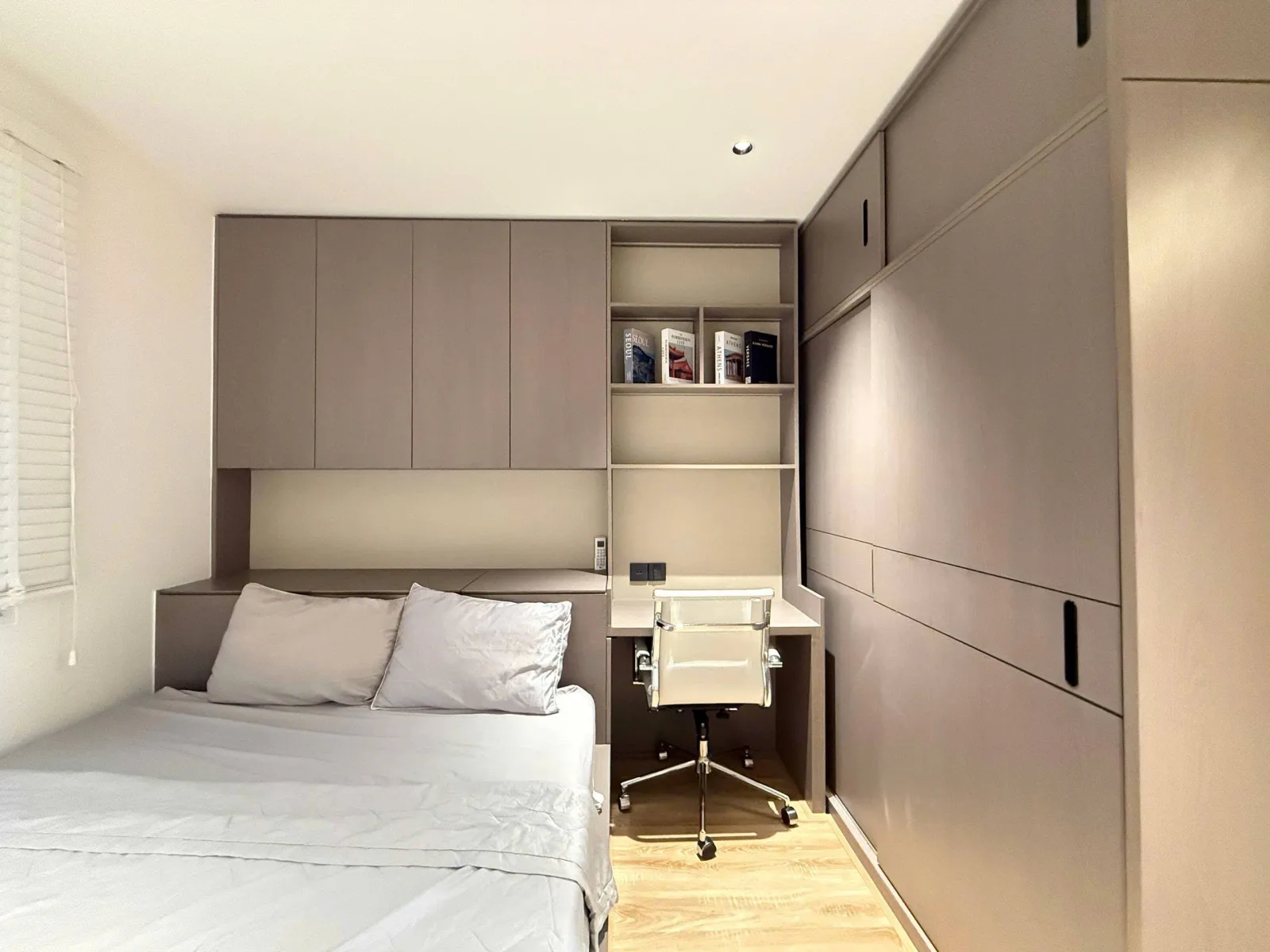 Spacious 2-bedroom apartment by the river