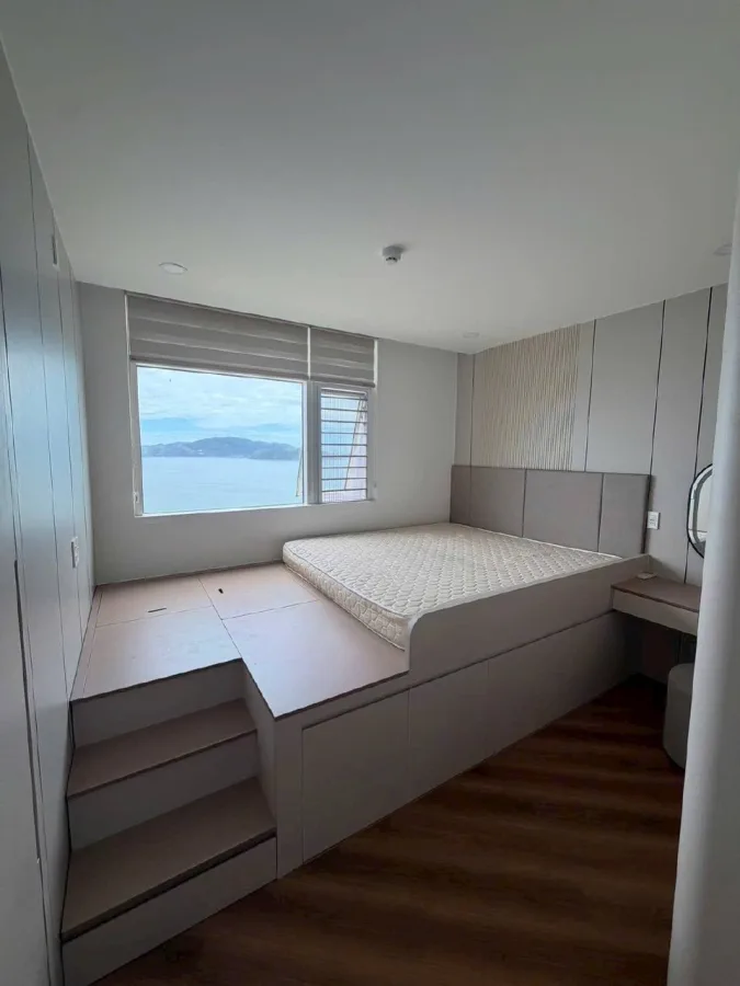 Spacious corner apartment in Muong Thanh by the sea