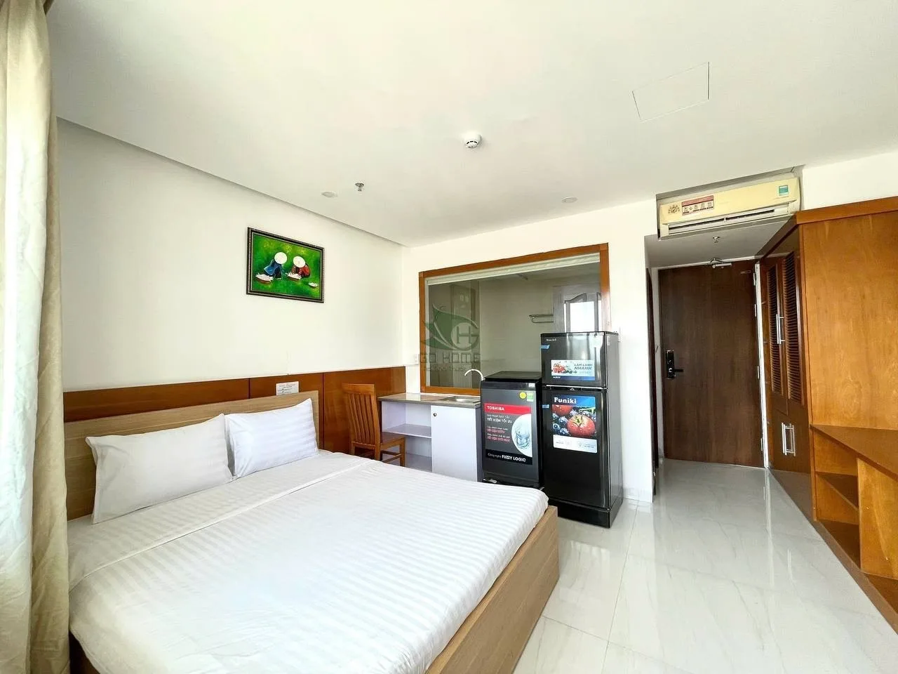 Studio with balcony near the beach and city center