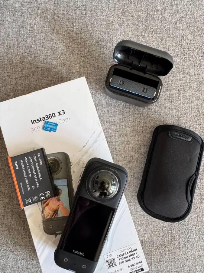 Insta360 X3 с картой памяти и дополнительной батареей