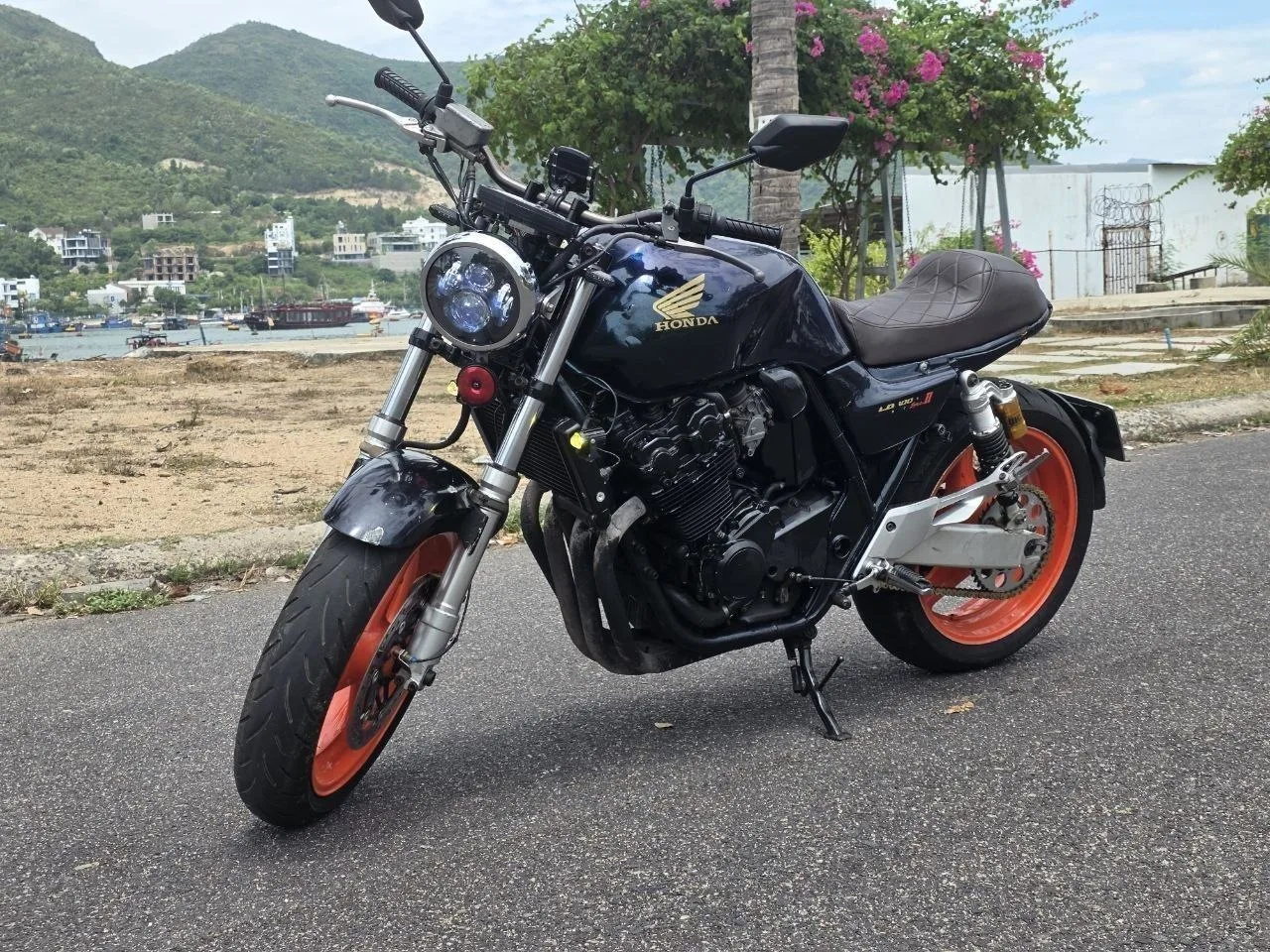 Кастомный Honda CB400