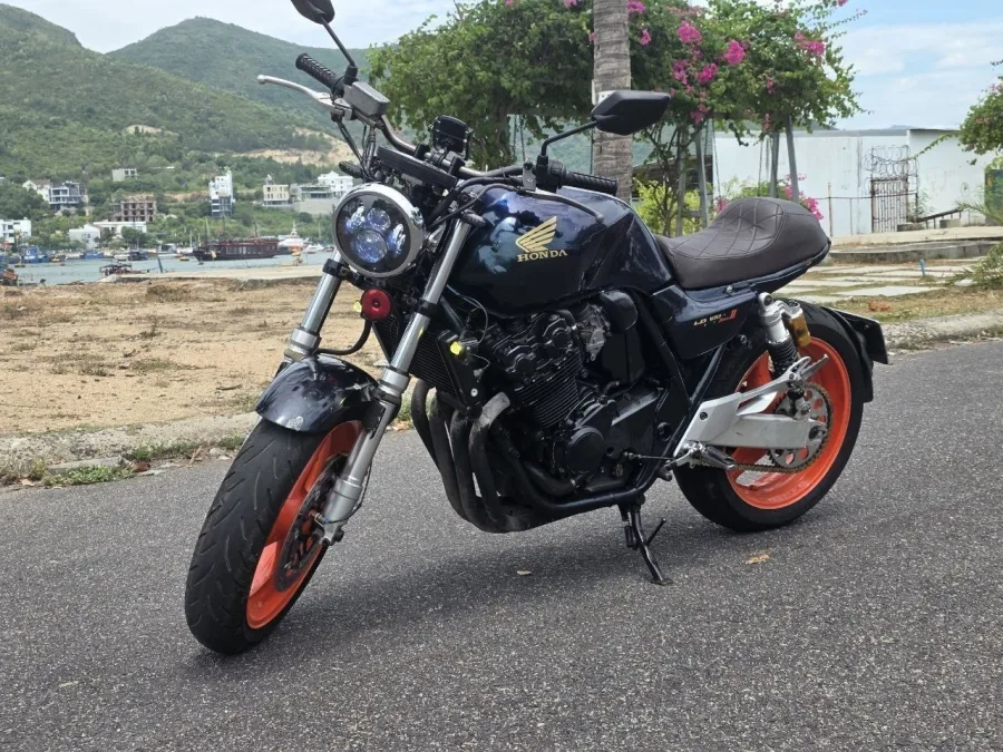 Кастомный Honda CB400