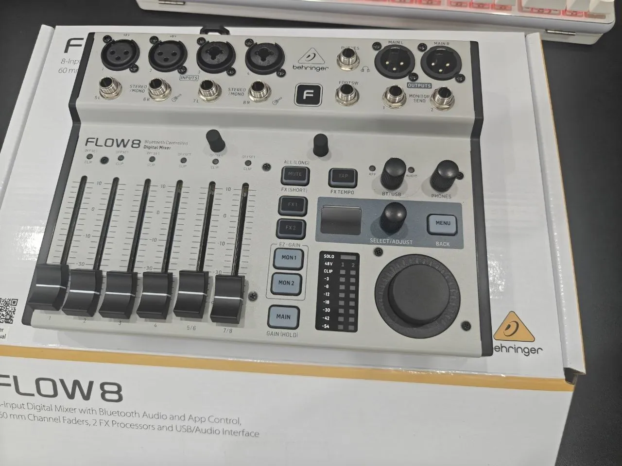 Цифровой микшер Behringer Flow 8
