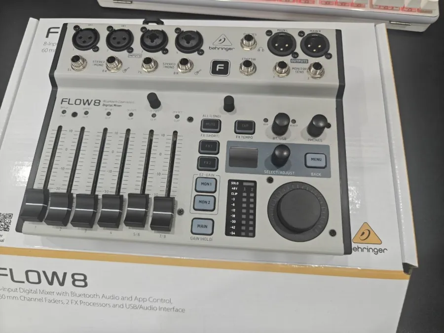 Цифровой микшер Behringer Flow 8
