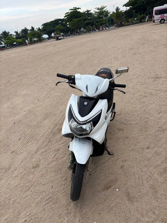 Suzuki Hayate 125cc, white