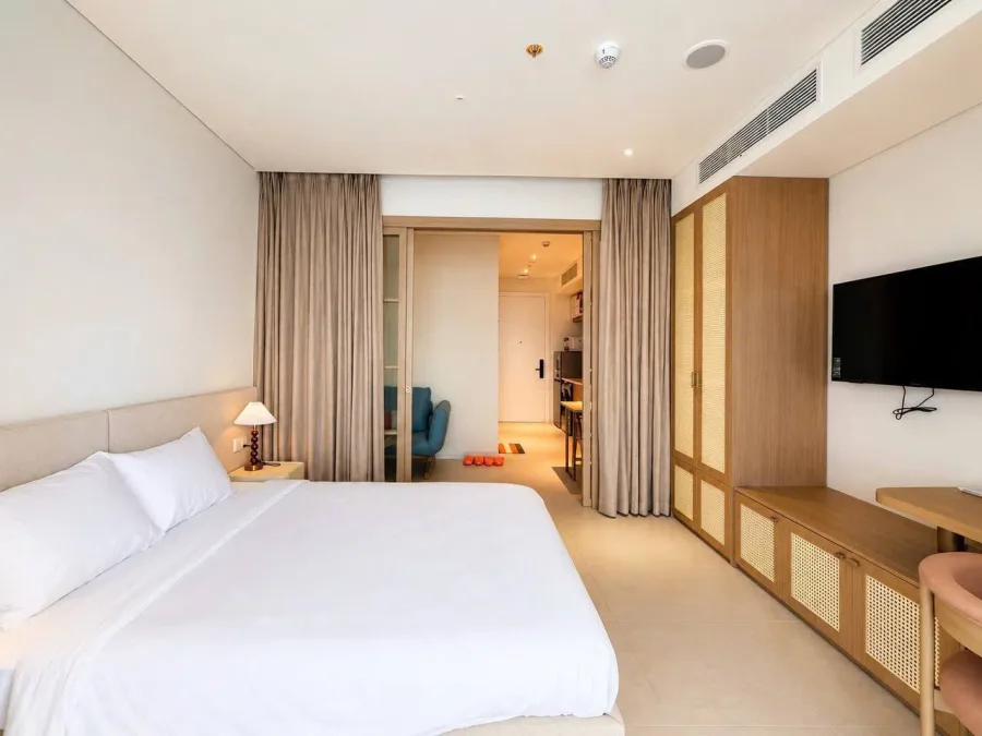 1-bedroom apartment with sea view in Paramount