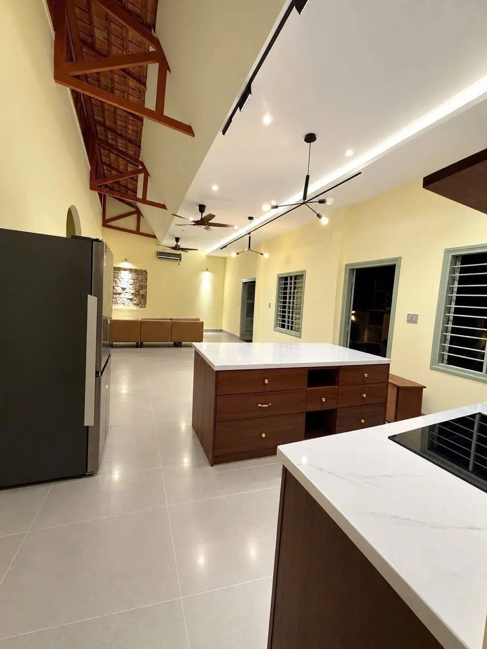 Biệt thự có hồ bơi và sân vườn tại Ba Làng