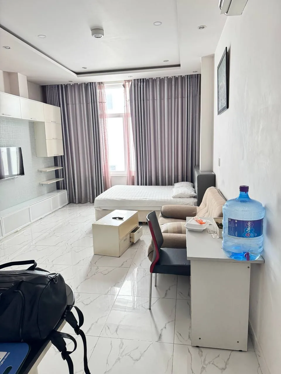 Studio in the center with a swimming pool