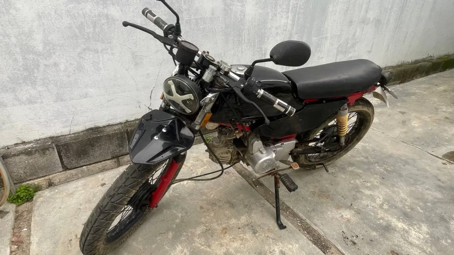 Honda Win 100, manual, with surfboard rack