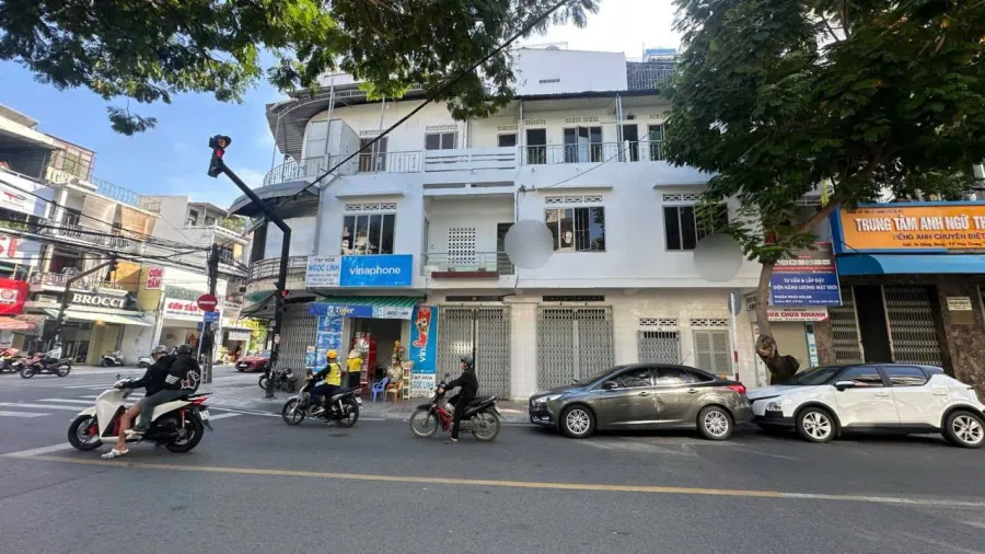 Corner house for business in central Nha Trang