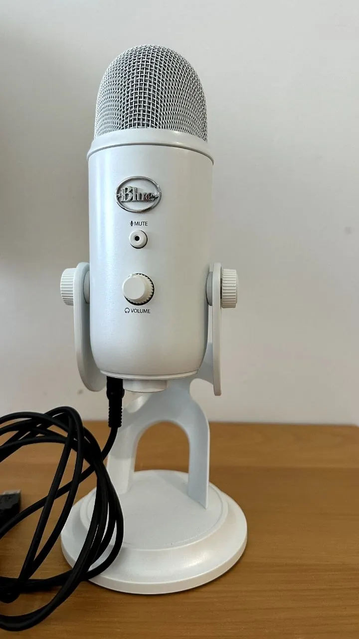 Микрофон Blue Yeti USB, почти новый