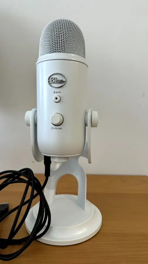 Микрофон Blue Yeti USB, почти новый