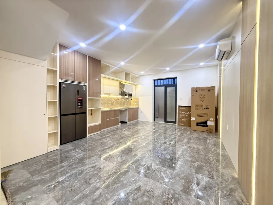 Nhà mới 4 phòng ngủ có thang máy tại MY GIA