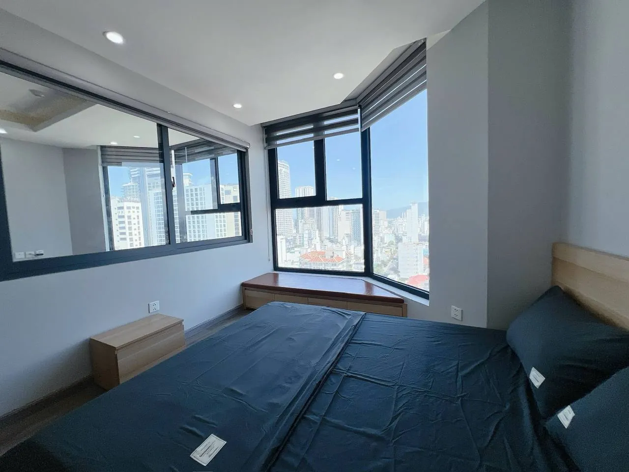 2-room apartment with sea view in HUD Building — Photo 3 of 10