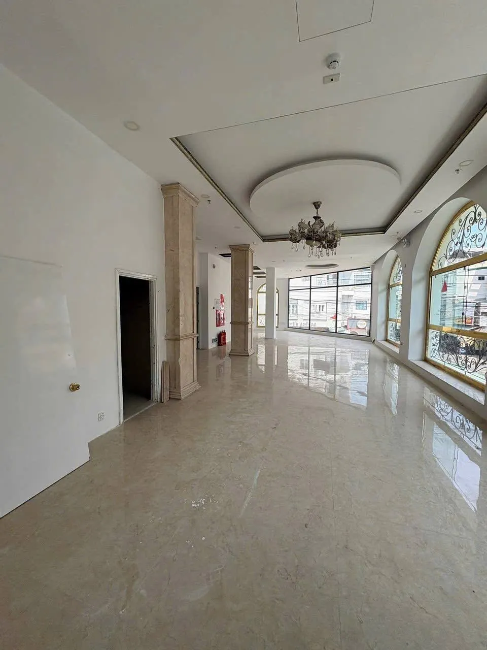 140 m² commercial space in central Nha Trang — Photo 2 of 4