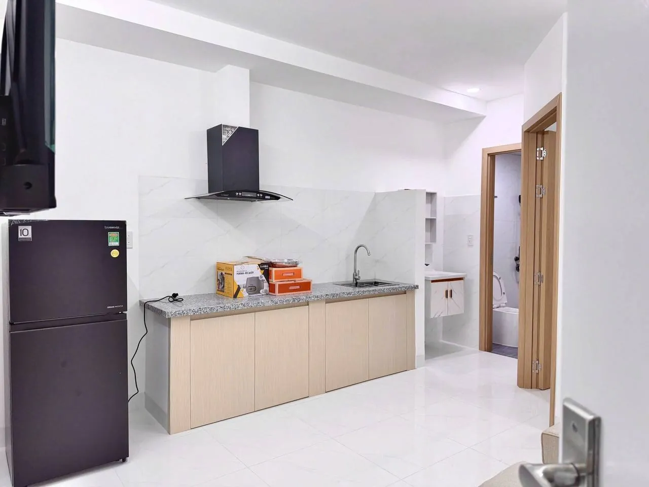 Căn hộ 1 phòng ngủ có ban công ở phía Bắc Nha Trang — Ảnh 3/8