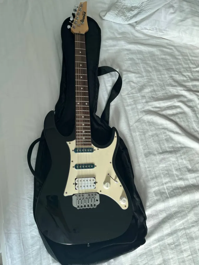 Электрогитара Ibanez Gio с чехлом и медиаторами