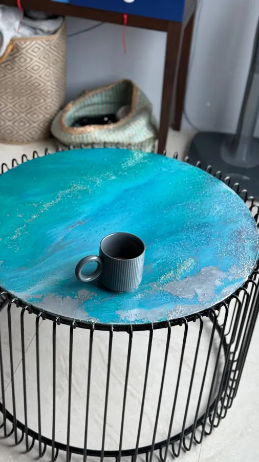 Bàn cà phê làm thủ công từ nhựa epoxy
