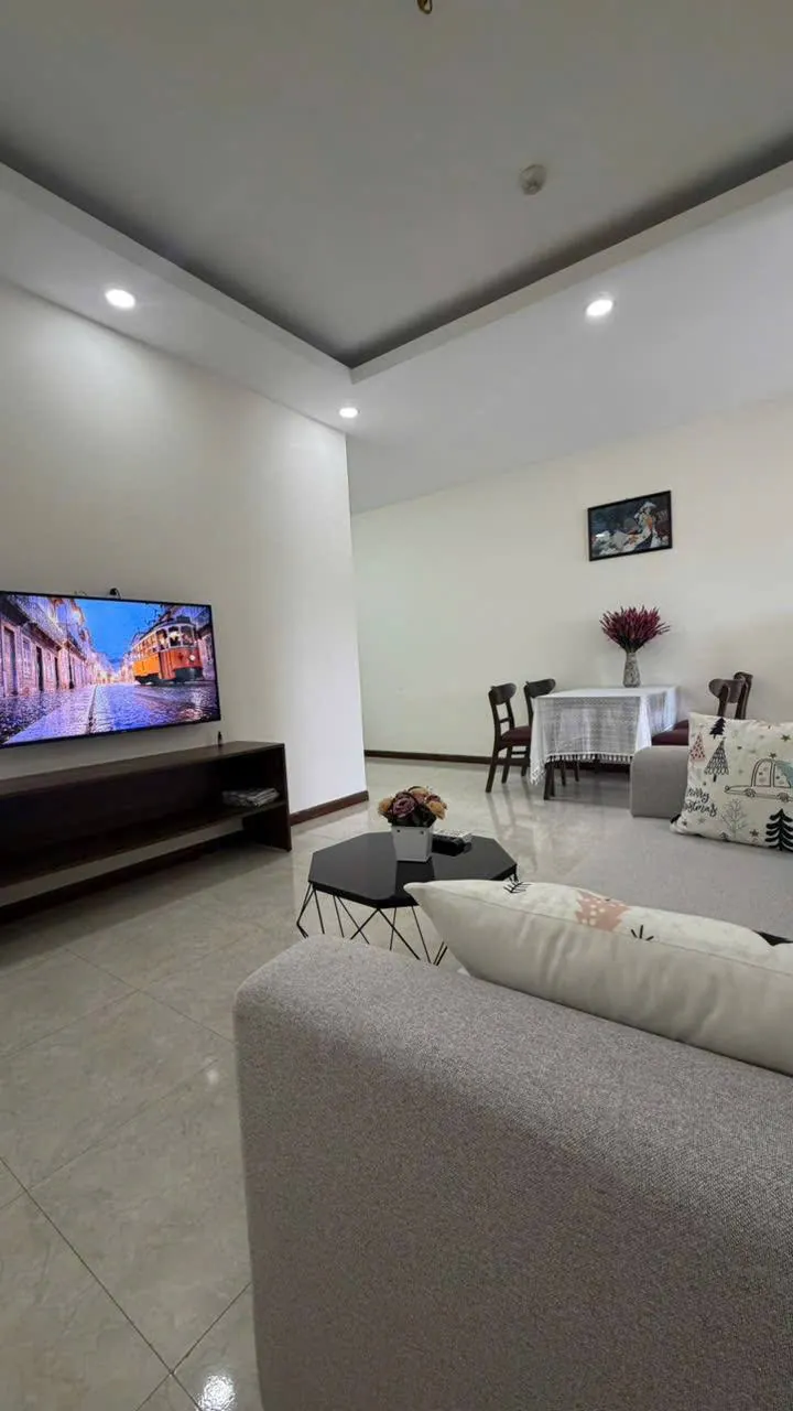 Căn hộ mới 2 phòng ngủ có sân hiên ở trung tâm — Ảnh 6/6